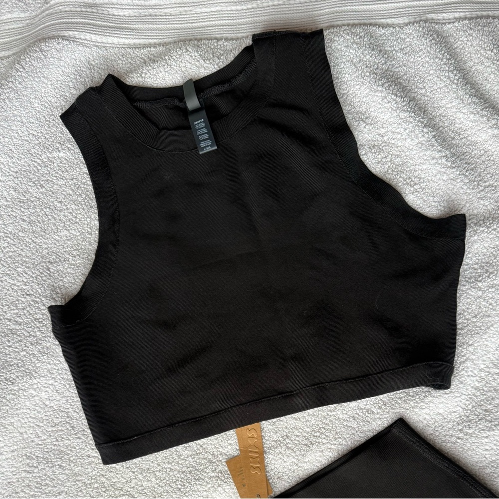 SKIMS Black Ribbed knit Crewneck Crop Top